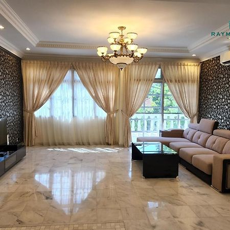 99 Kelawei Appartement George Town Buitenkant foto