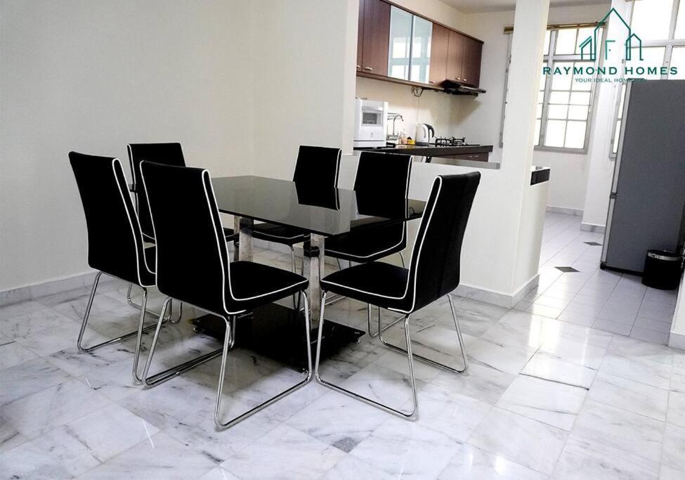 99 Kelawei Appartement George Town Buitenkant foto