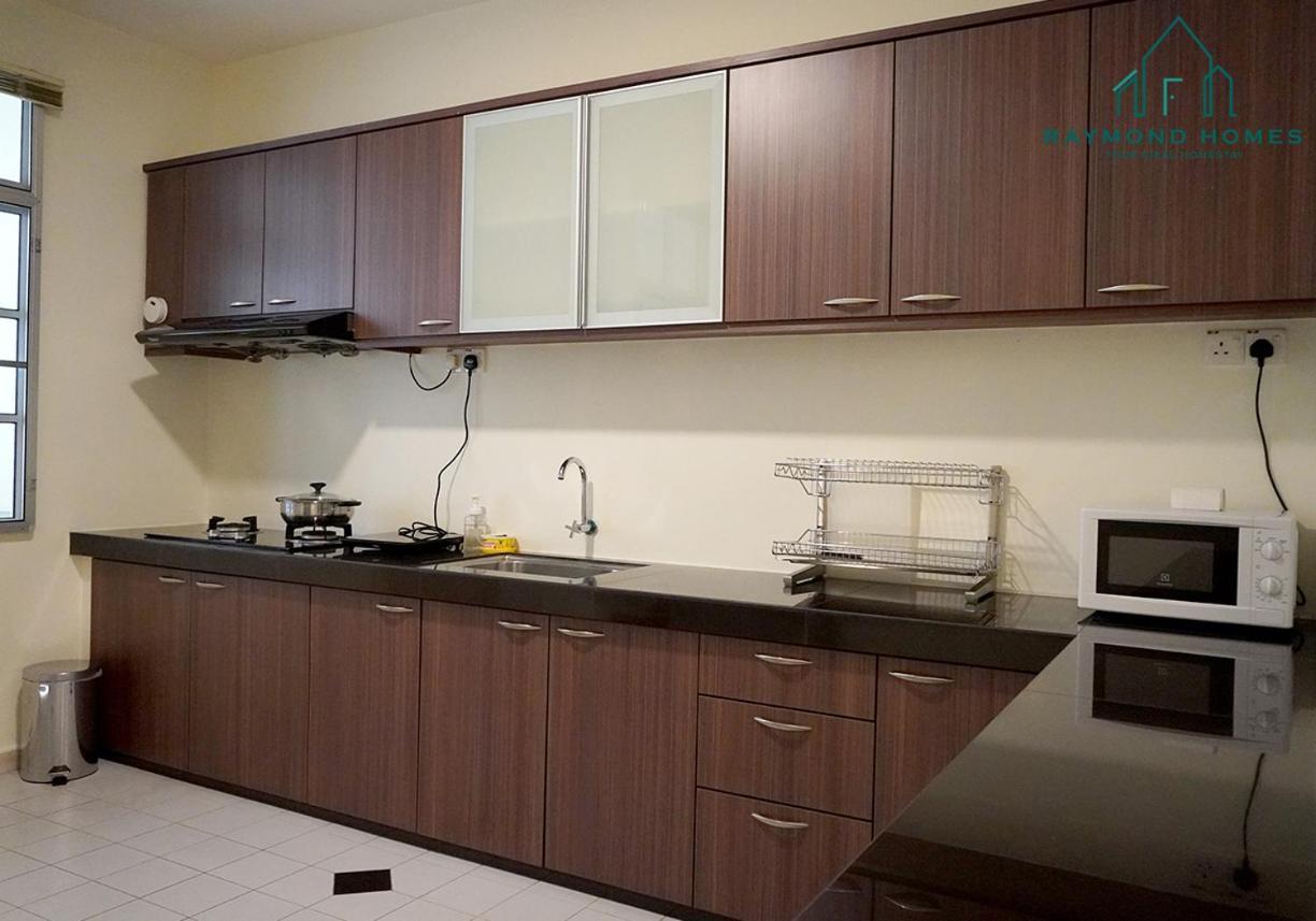 99 Kelawei Appartement George Town Buitenkant foto