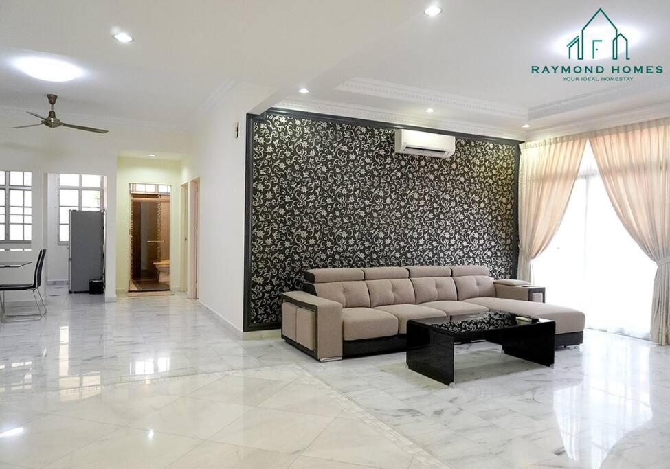 99 Kelawei Appartement George Town Buitenkant foto