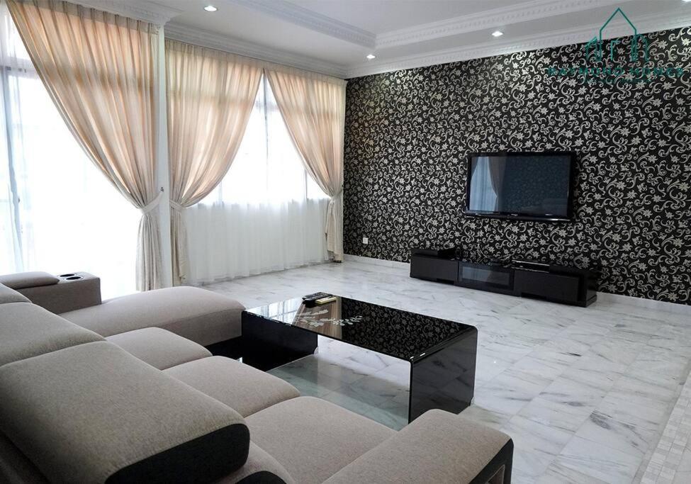 99 Kelawei Appartement George Town Buitenkant foto