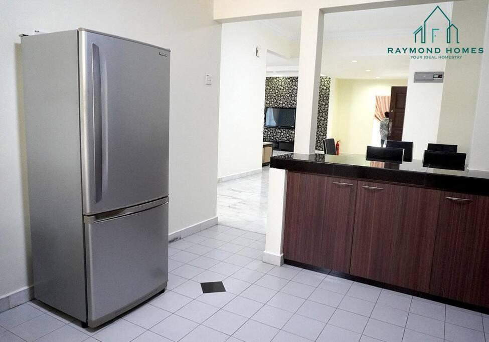 99 Kelawei Appartement George Town Buitenkant foto