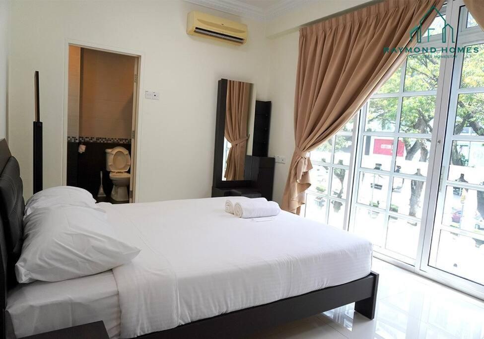 99 Kelawei Appartement George Town Buitenkant foto