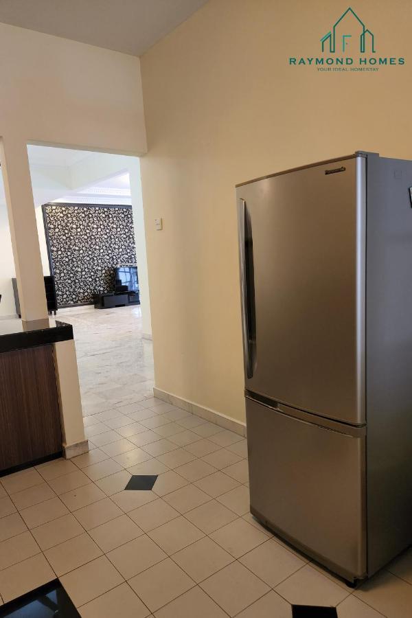99 Kelawei Appartement George Town Buitenkant foto