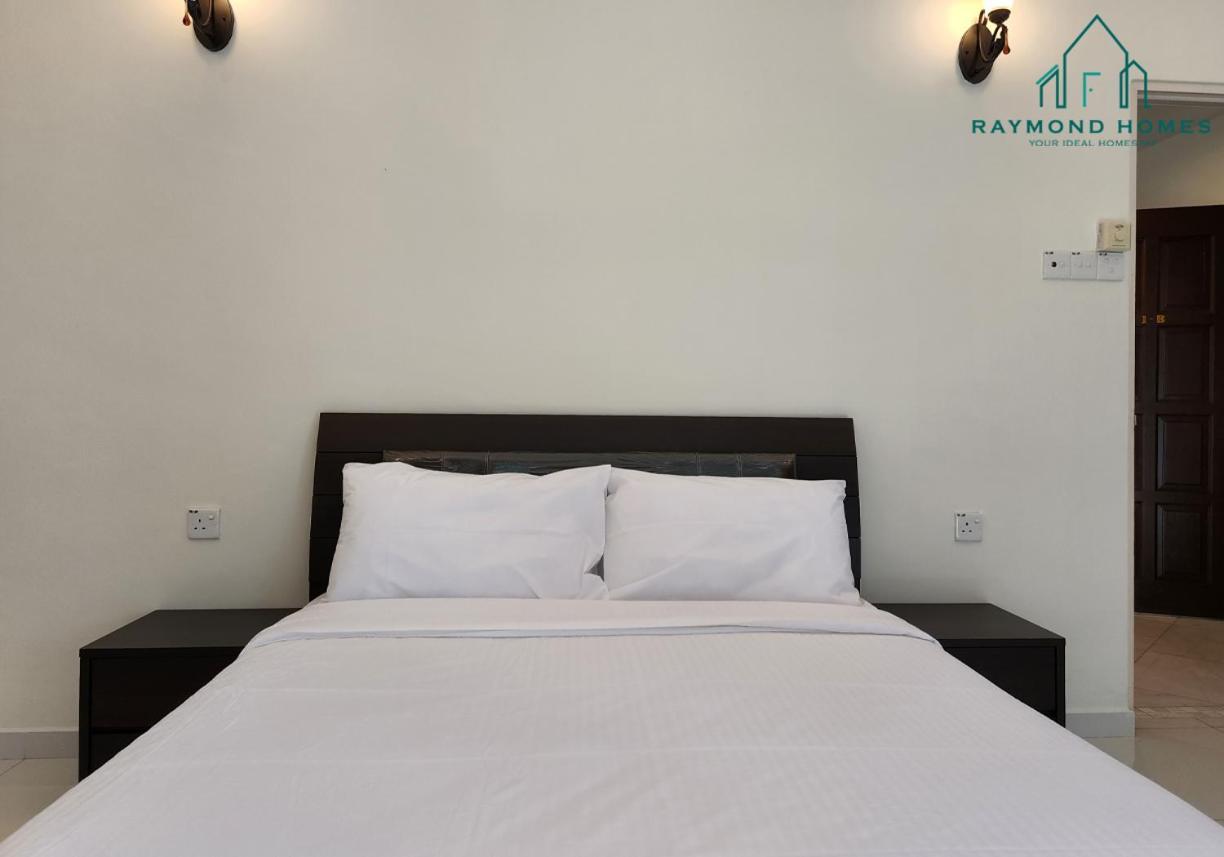 99 Kelawei Appartement George Town Buitenkant foto